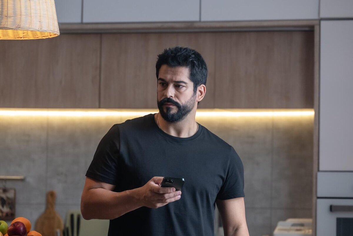    Кадр со съемок сериала «Я к тебе надолго», реж. Карен Захаров Онлайн-кинотеатр «ИВИ»