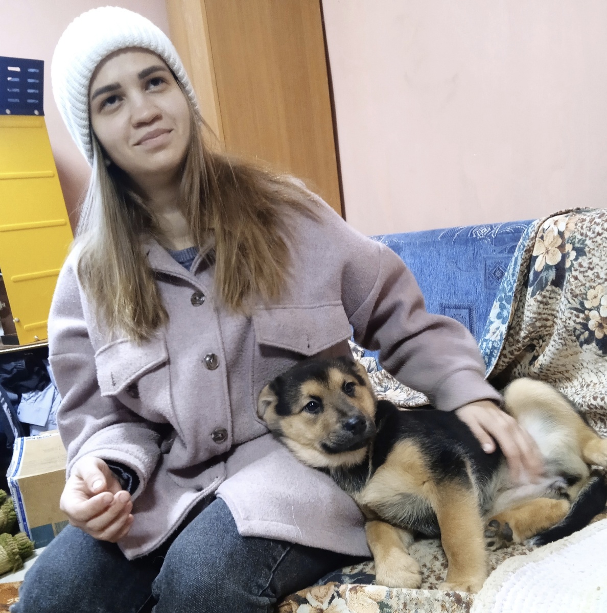 А Ася -очень нежное создание. Любит обниматься.