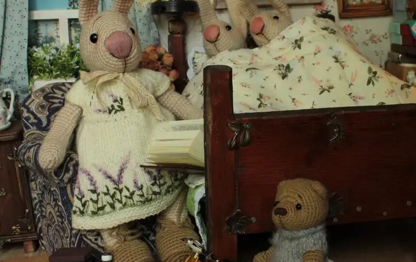    Мама Рози вечером укладывает детей спать.Дина Зверева