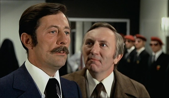 кадр из фильма "Высокий блондин в черном ботинке"