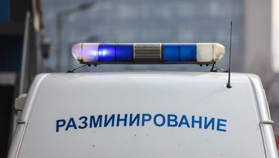    Служебный автомобиль взрывотехников с включённым проблесковым маячком. Автор фото: Алексей Белкин / Бизнес Onlineм / ТАСС