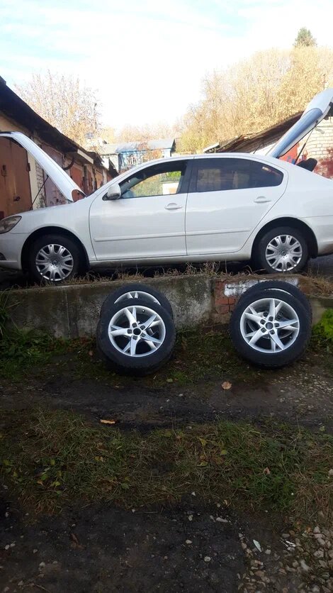 В процессе переобувки.