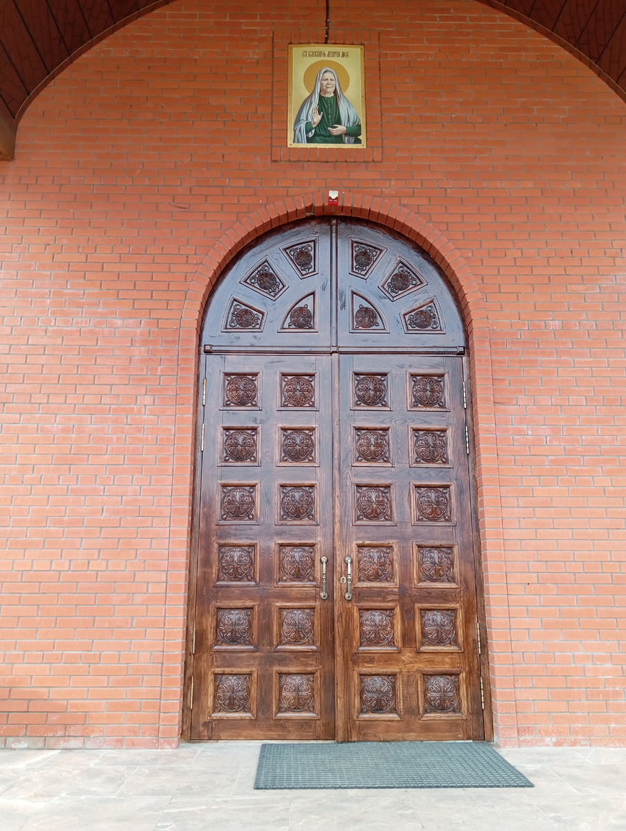 Вход в храм им.св.Матроны Московской