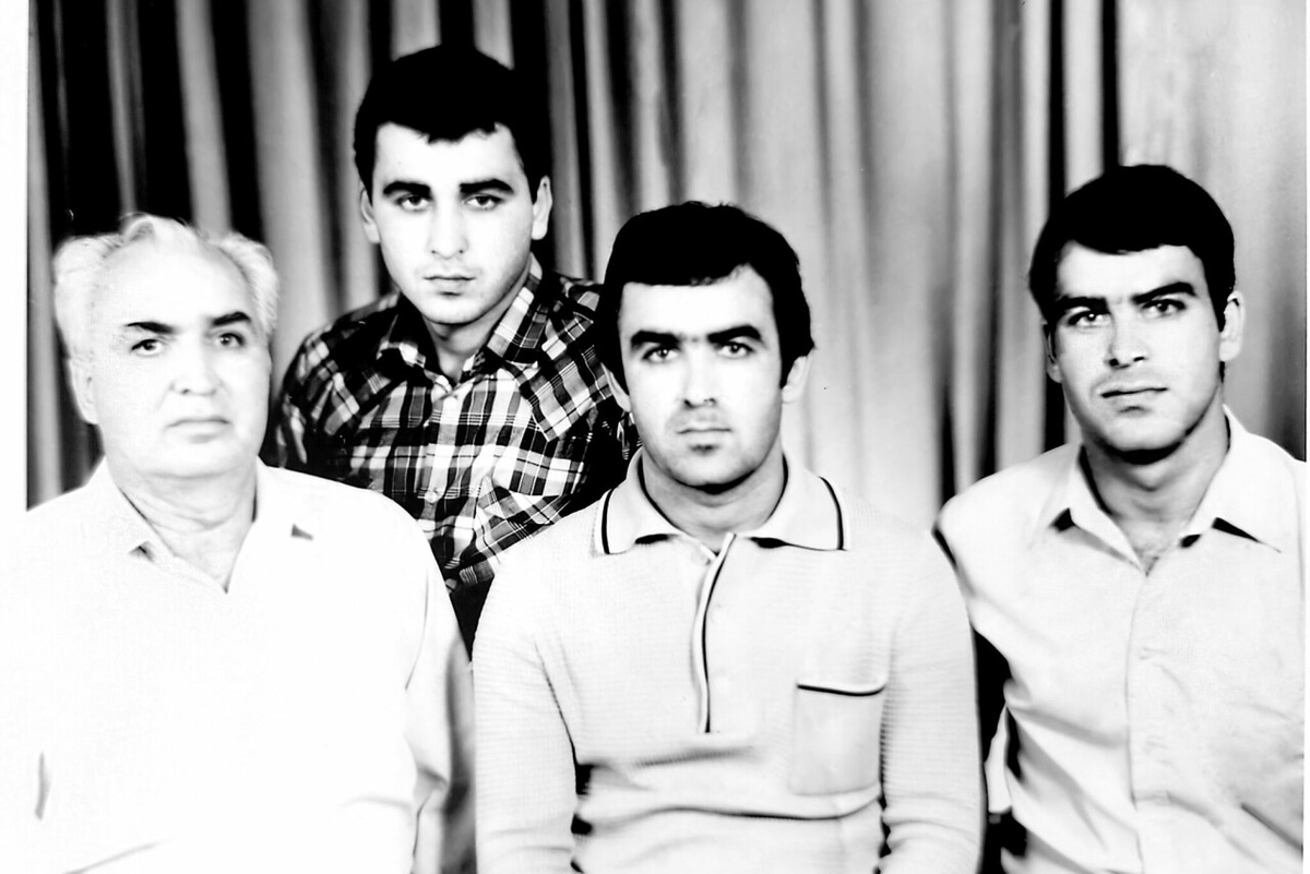 А.Юнусов с сыновьями