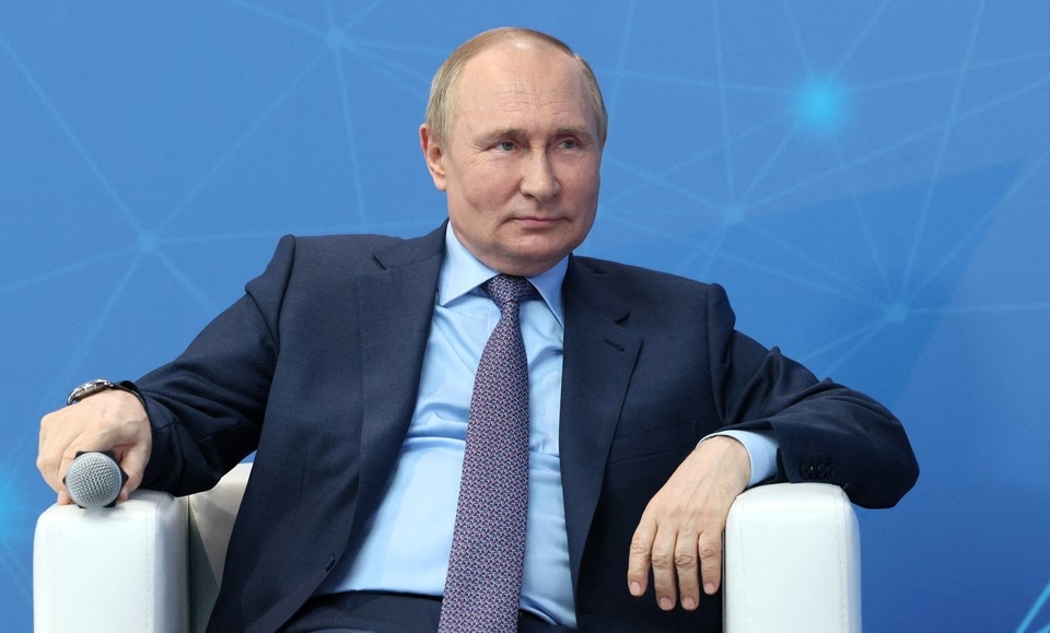    Путин на встрече с учеными пошутил про пересчет голосов на выборах в Румынии REUTERS