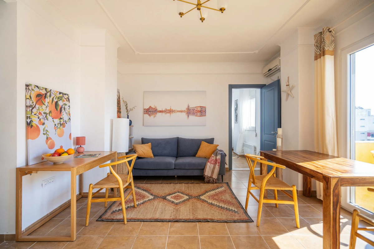 Натуральные фактуры, светлые тона и много солнца — так выглядит гармоничное пространство