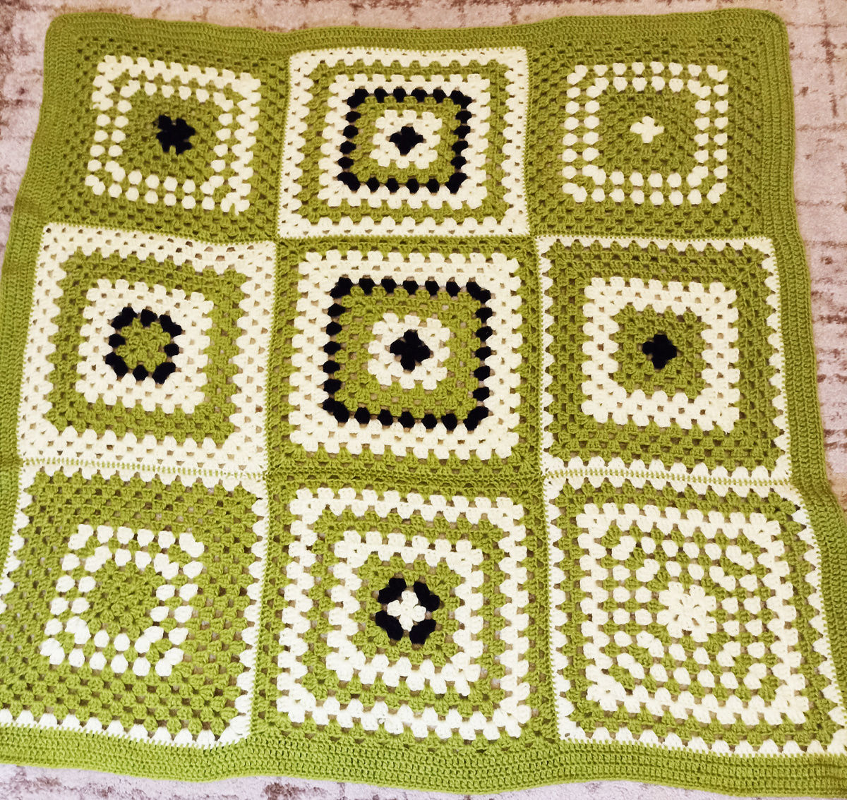 Плед из бабушкиных квадратов.