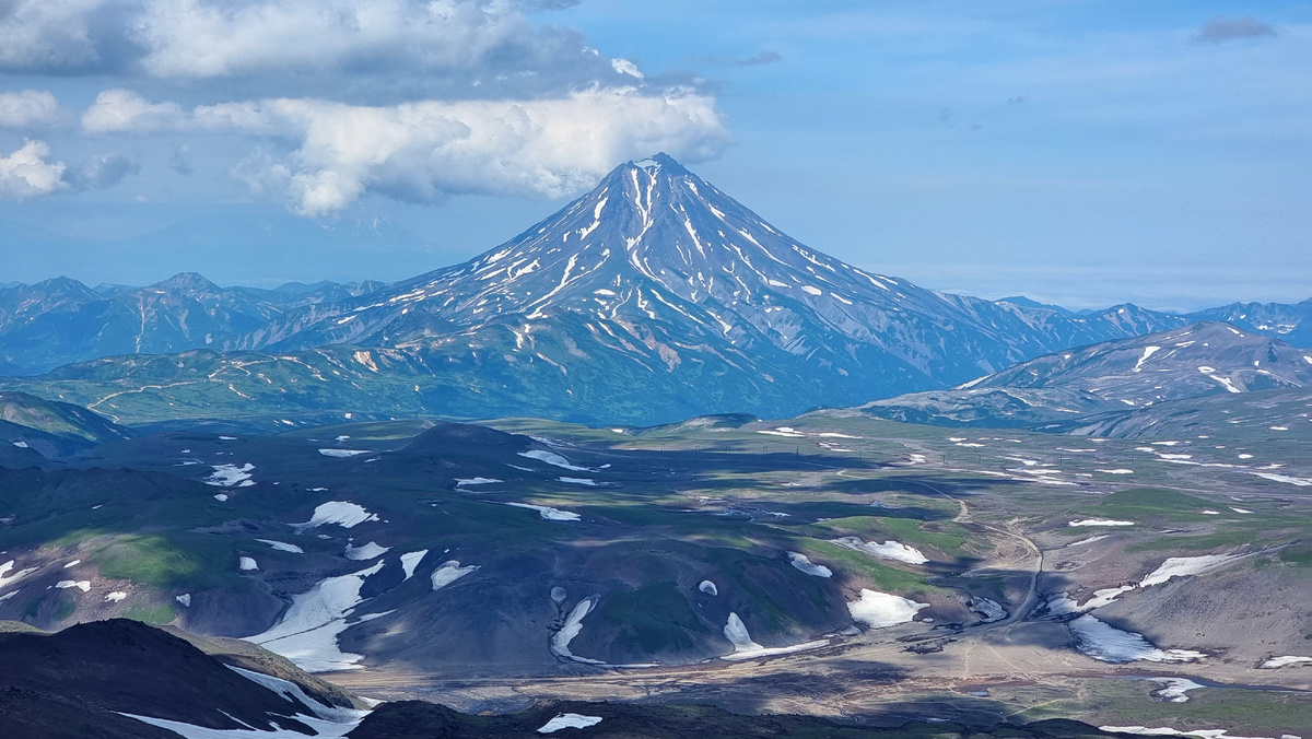 Вилючинский вулкан (вид с вулкана Горелый)