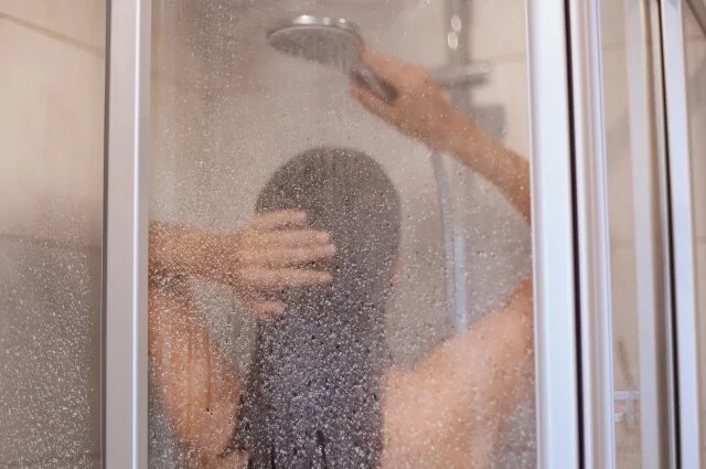    Можно ли купаться в душе или ванной при температуре?