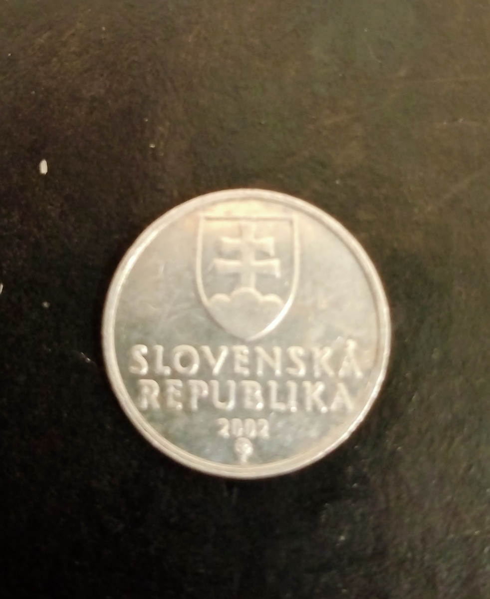 Аверс монеты 10 геллеров 2002г Словакия.