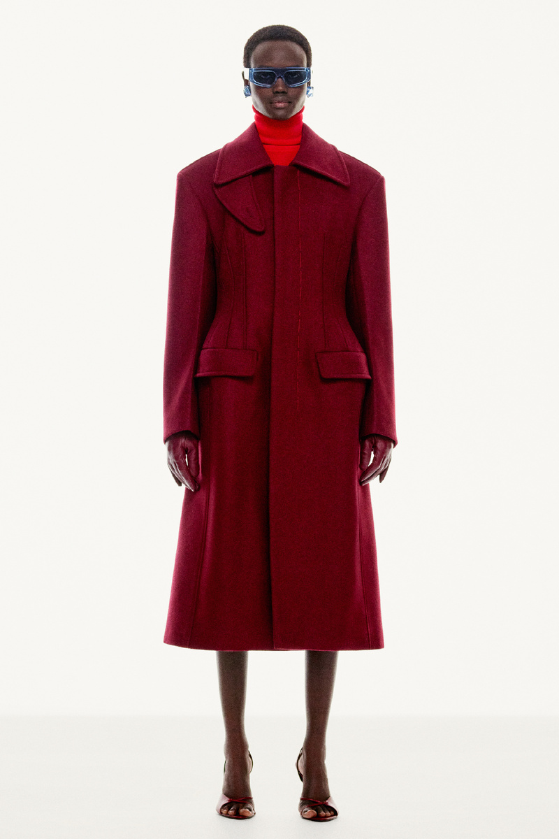 Виктории Бекхэм Pre-Fall 2025