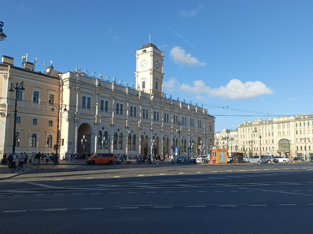 Московский вокзал Петербурга