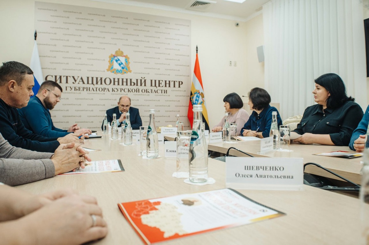    Губернатор Курской области встретился с депутатами Представительного собрания Кореневского района