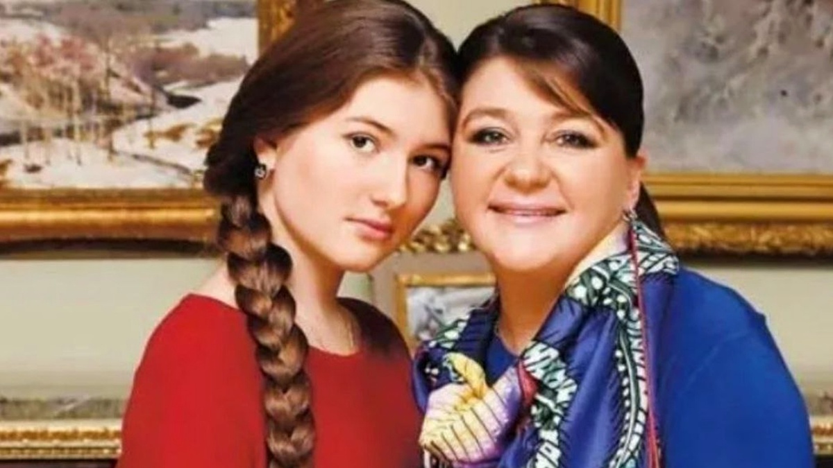 Анасия Мельникова с дочкой