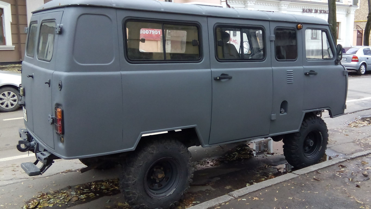 В поселок за продуктами. Найдено в интернете.