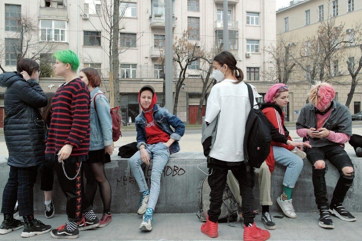 Хотя мир в целом двигается вперед, молодёжи приходится всякий раз начинать сначала.  Иоганн Вольфганг фон Гете.  (Листай дальше)