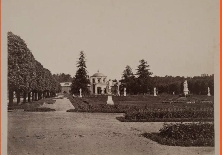 Когда то их было три.