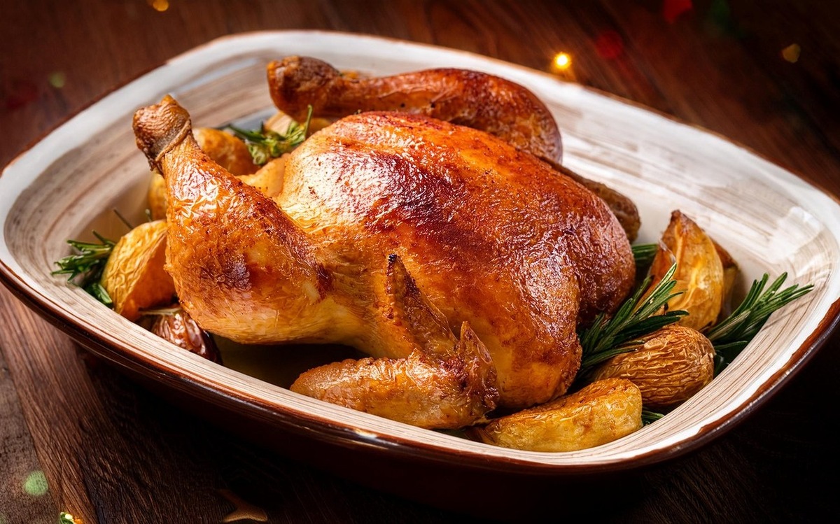 Курица запечется сочной с румяной корочкой: 3 ингредиента для смазывания перед запеканием / Фото: Pogovorim.by