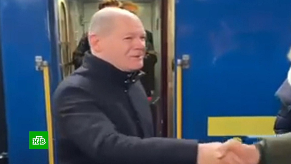    Прибывший в Киев Шольц пообещал объявить о дальнейших поставках вооружений