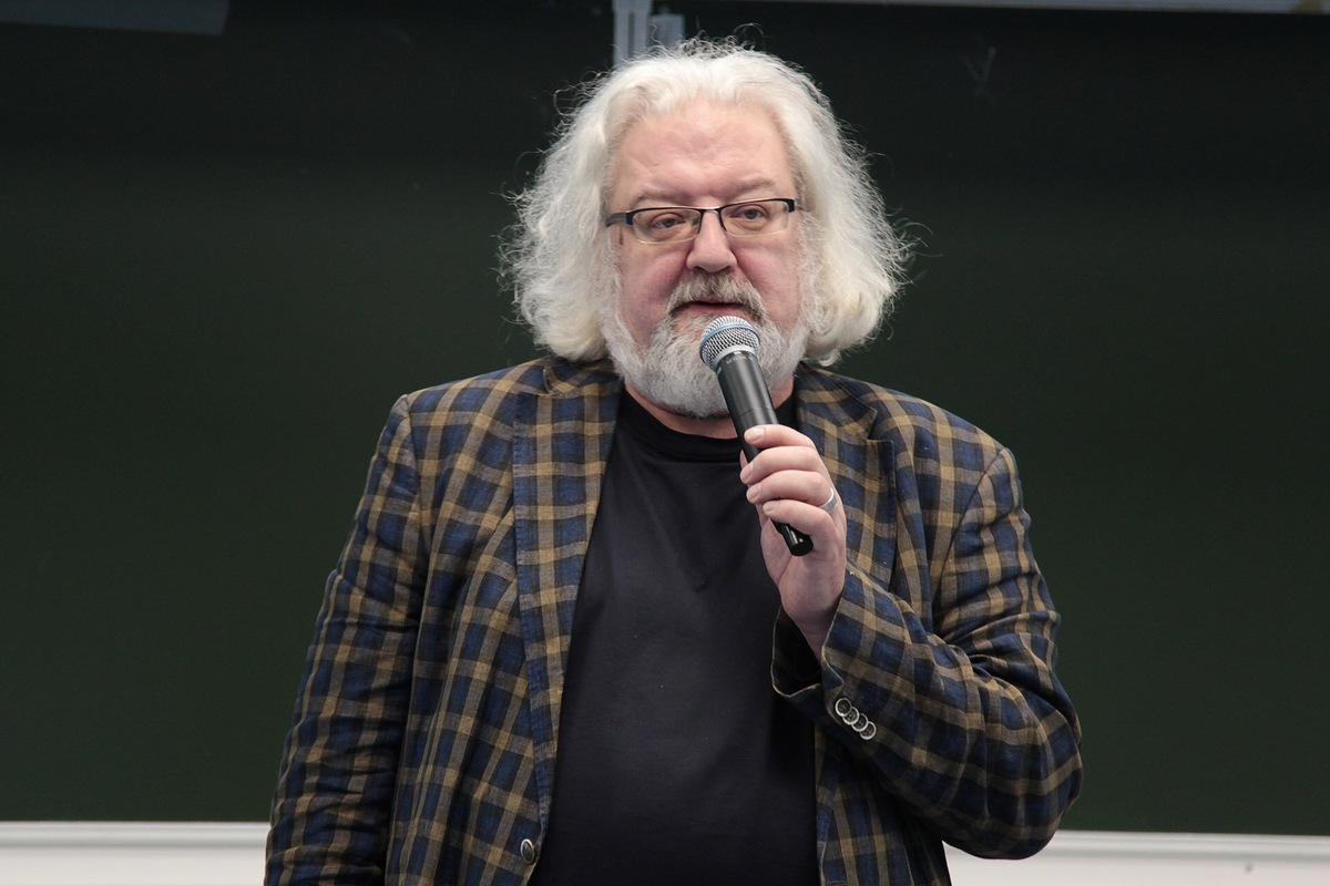 Источник фотографии: https://www.vyatsu.ru/nash-universitet/trudoustroystvo-1/meropriyatiya-1/o-zabyityih-nezabyityih-o-lyubvi-i-zhizni.html?print=Y ; дата обращения: 03.12.2024