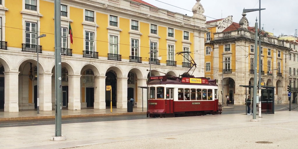 Туристический трамвай в Лиссабоне. Фото автора
