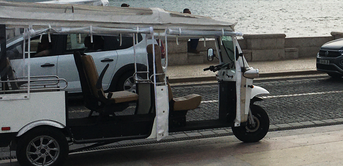 Классическая моторикша, или тук-тук. Фото автора