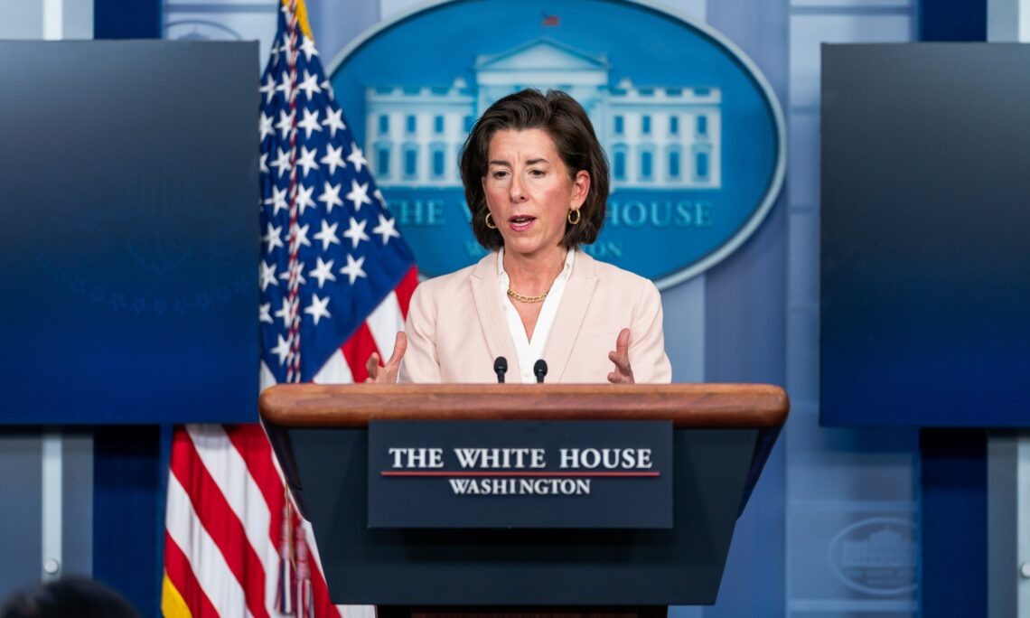 Министр торговли США Джина Раймондо. Источник: ee.usembassy.gov