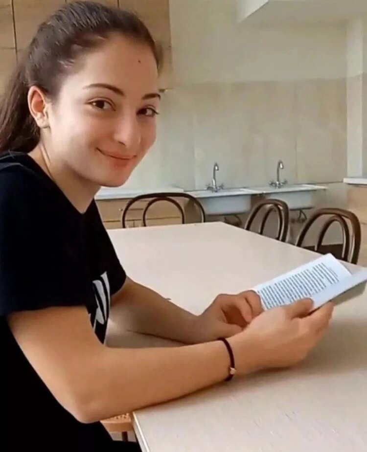 ЦОМАРТОВА АННА,21 ГОД.ПРОПАЛА 10,02,24 в г.Каспийск. ПОИСК!                                                    