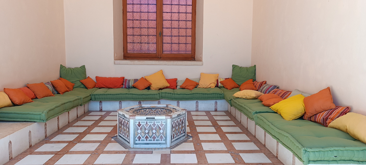 В Дамаске в старых домах такие ниши еще и богато разукрашены всякой красотищей