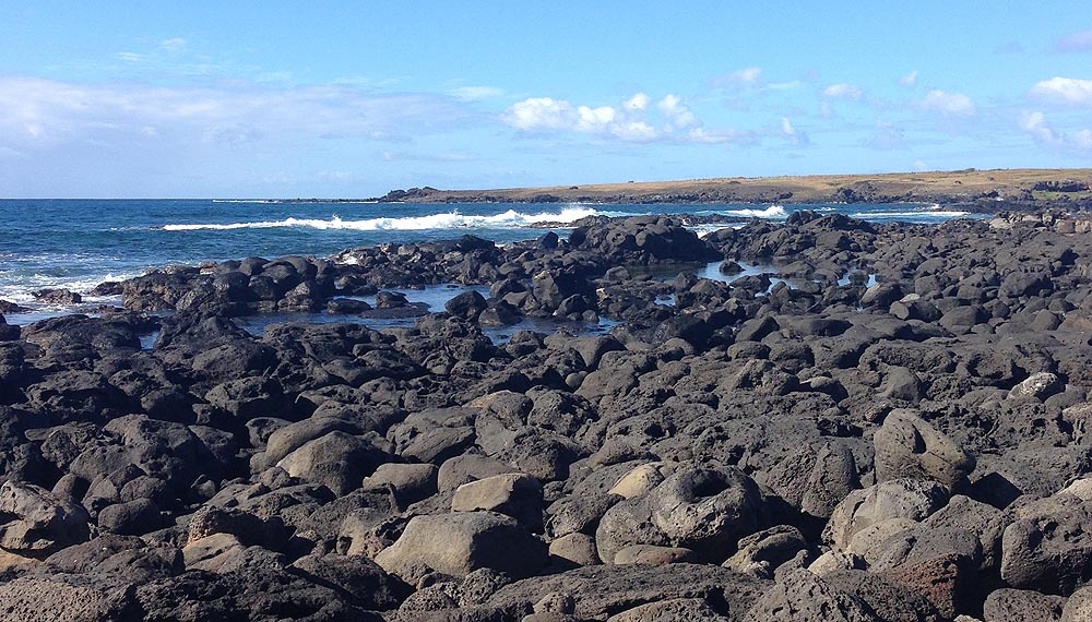 Камни – черный базальтовый туф