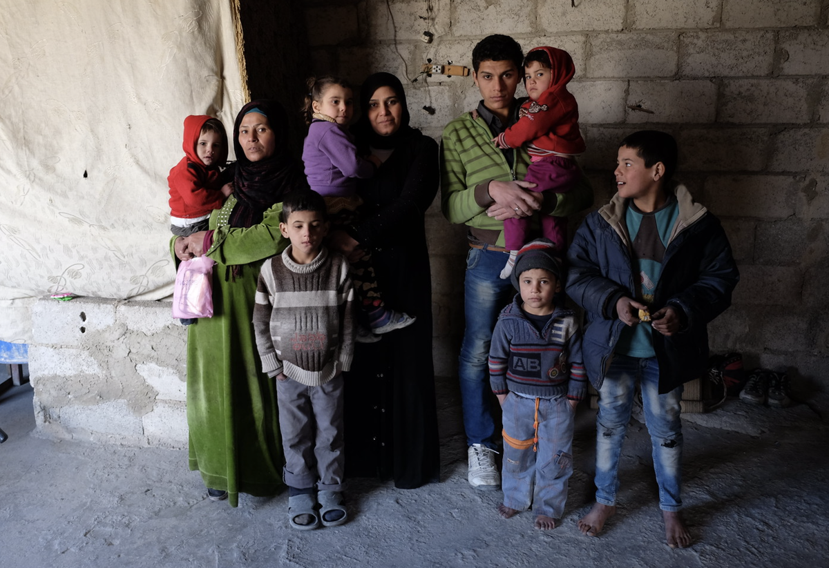 Бадия Мехмид, 35 лет, и ее дети в возрасте от 18 до 3 лет