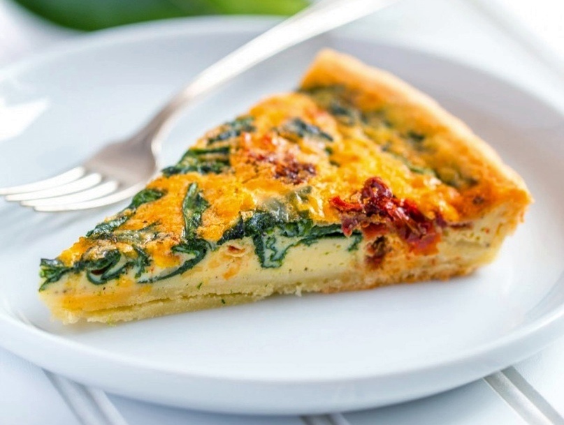 Киш с сыром и шпинатом