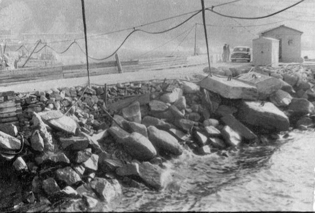 Тревожная ночь в бухте Нагаева
Тревожная ночь в бухте Нагаева. Фото: http://www.kolymastory.ru