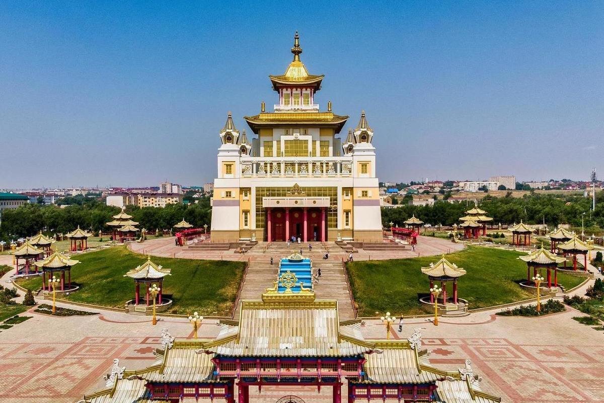 Золотая обитель Будды Шакьямуни в Элисте