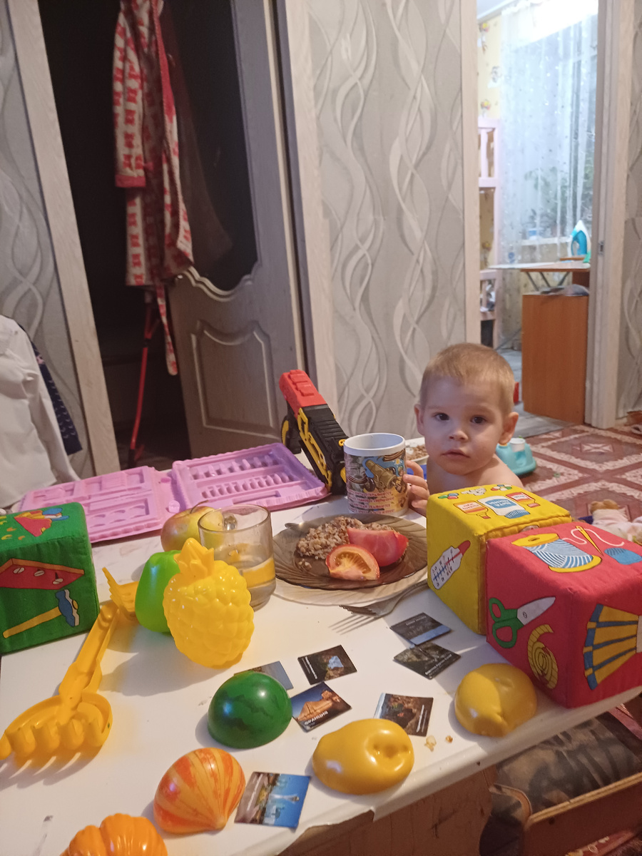 Играют в магазин. 