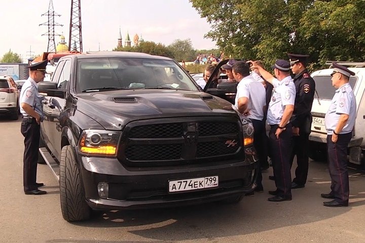 Задержание Dodge RAM в Казани 9 сентября 2018 года. Фото: скриншот видео МВД по РТ