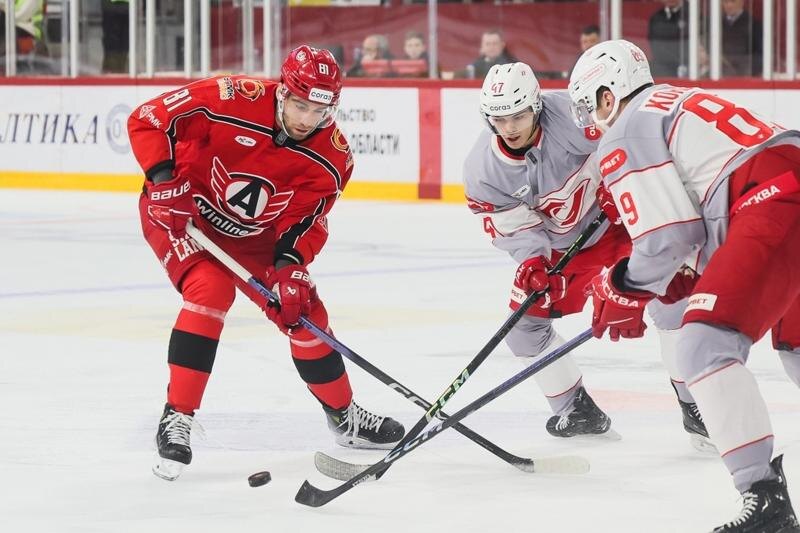    Пресс-служба ХК «Автомобилист» / Уральцы отыгрались с 1:4, но не смогли довести игру до победы