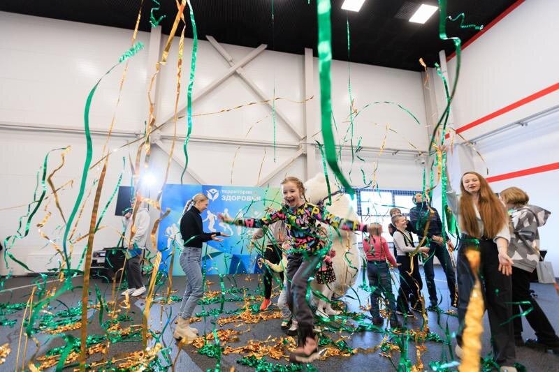    Фото: пресс-служба "ВИЗ-Стали". В спортивном празднике поучаствовали семьи сотрудников предприятий НЛМК