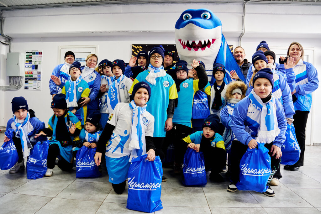    Фото ФК "Черноморец" и Лилии Артаханиди.