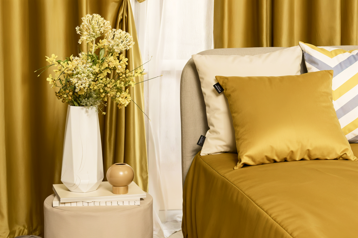 Золотистая подушка Bingo — 620* рублей.