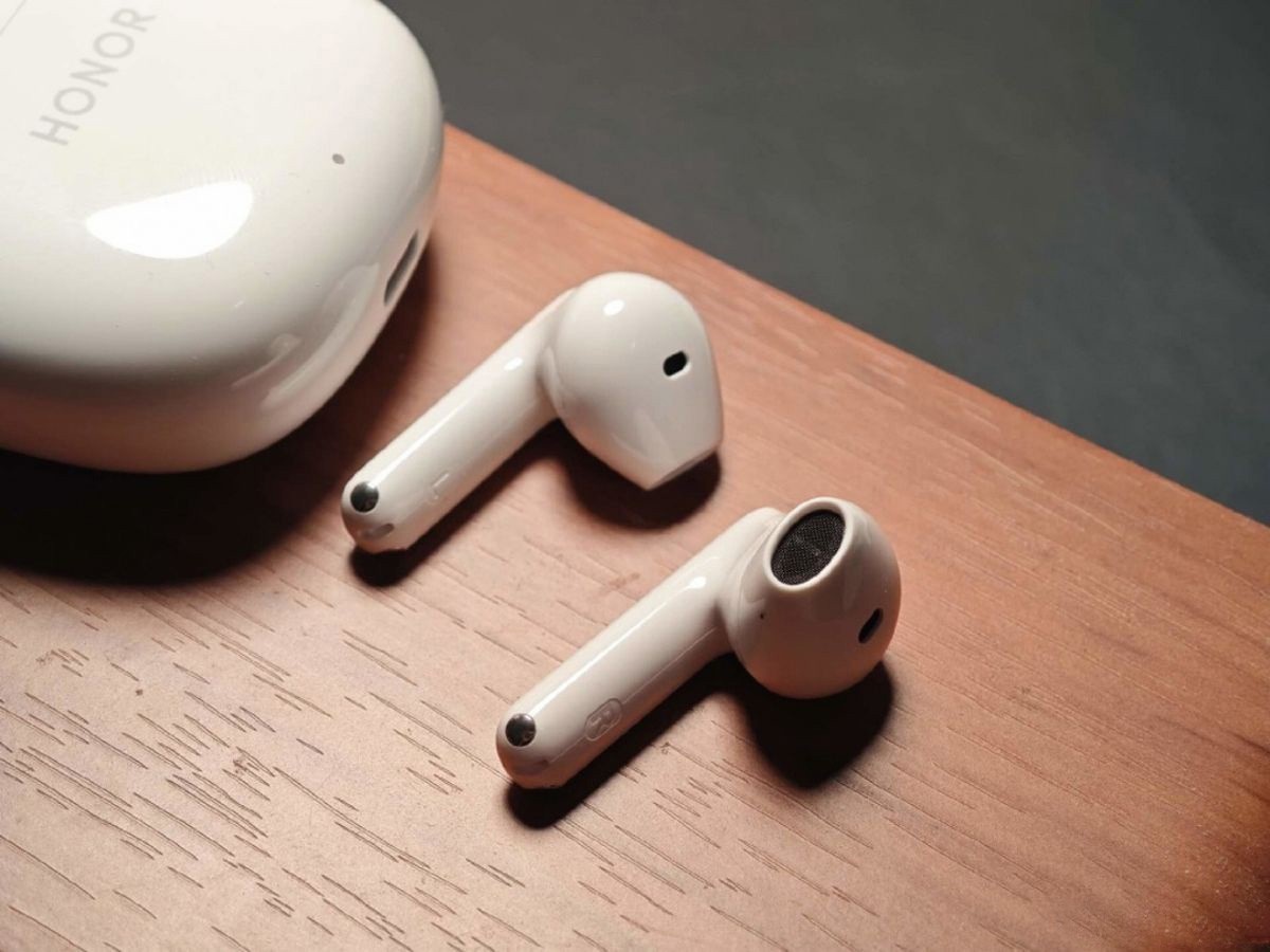   Honor выпустила лёгкие TWS-наушники Earbuds X8 с автономностью до 40 ч