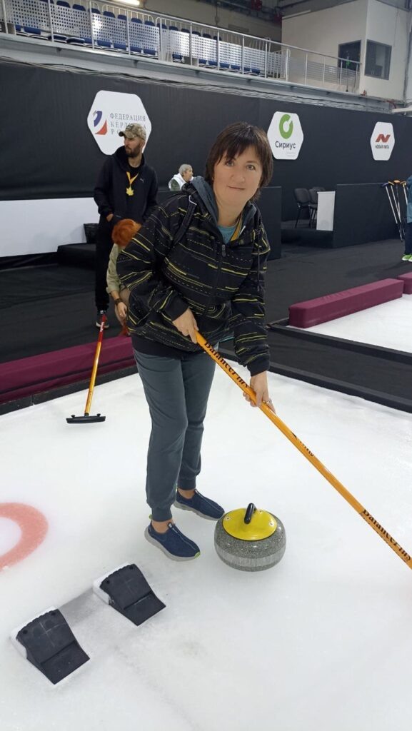    Несмотря на ограниченные возможности здоровья, Анастасия ведёт активный образ жизни.