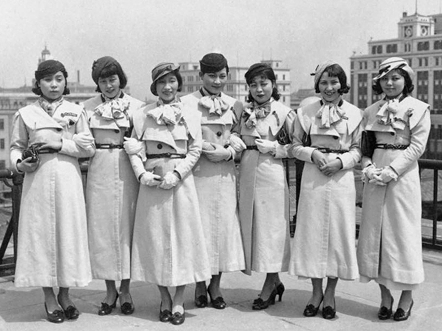 Женщины из "респектабельных семей" собранные для рекламной компании бренда в 1934 году