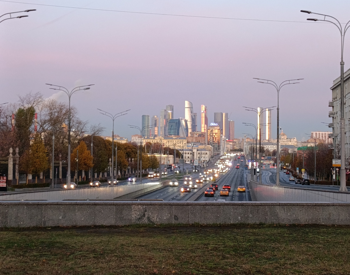 Решил сделать фото по пути)) как видите, спустя 7 месяцев после покупки мой POCO M6 PRO снимать лучше не стал..