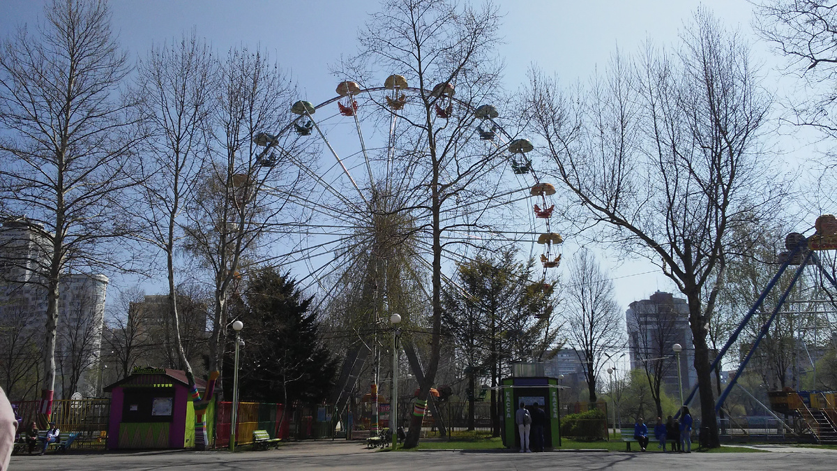 Раньше весь город был виден с этого колеса обозрения на Затоне. фото автора