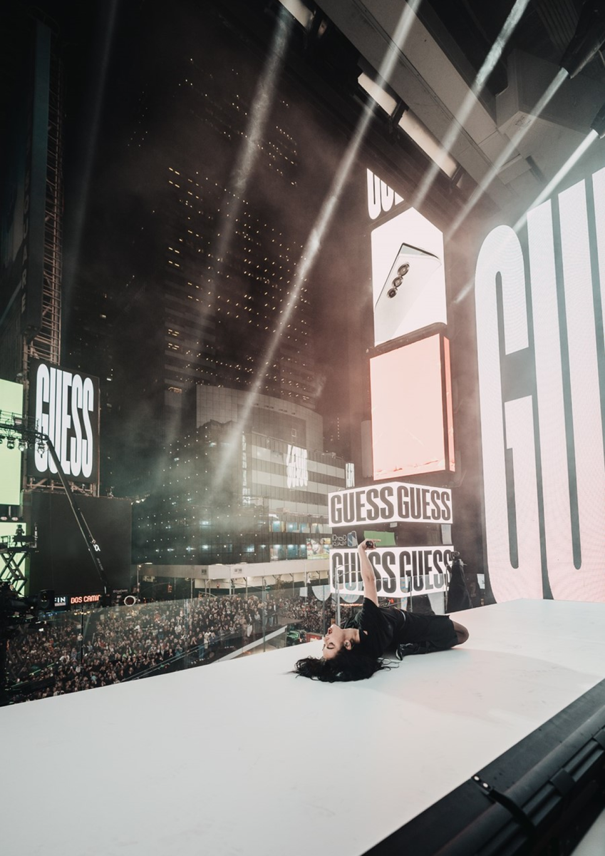    Таби Margiela x Louboutin, сумка-свуш Nike x Jacquemus и еще 8 коллабораций 2024-го, которые запомним надолго (фото 2)