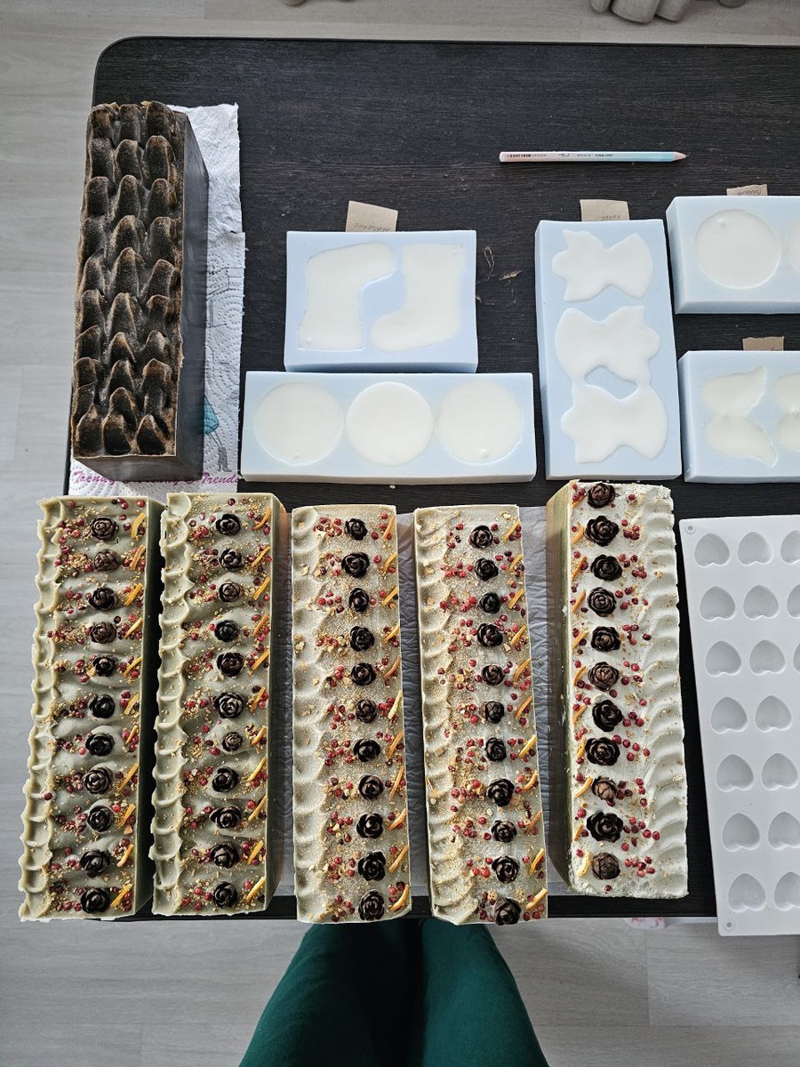 Новогоднее мыло заполонило мастерскую "Точка уюта"