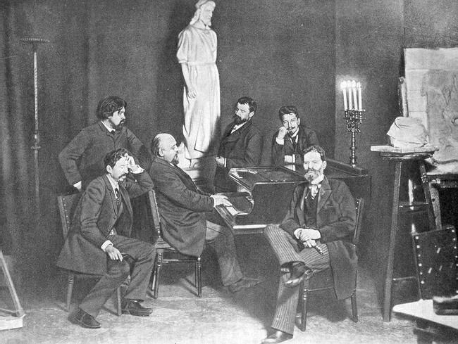 Слева направо: Репин, Суриков, Мамонтов (у рояля), Коровин, Серов, Антокольский