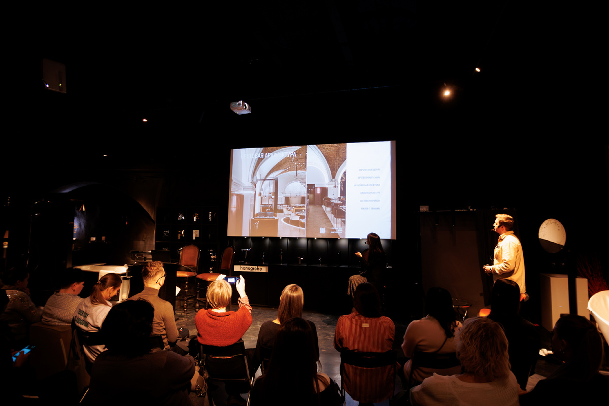 Vitrina Fair 2024. Осень. Дизайн-пространство Аквароиус, Санкт-Петербург, выступление компании aledo. Игорь Ефимов - руководитель отдела развития компании aledo