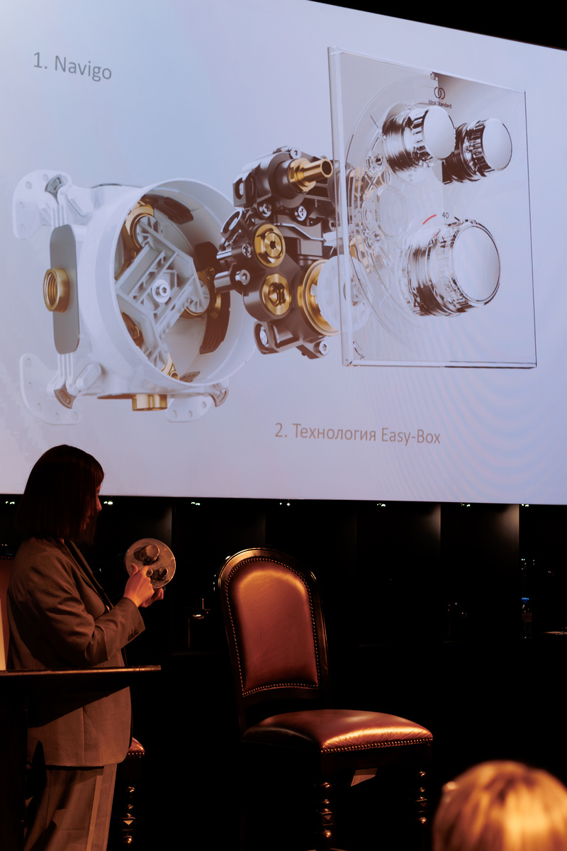 Vitrina Fair 2024. Осень. Дизайн-пространство Аквароиус, Санкт-Петербург, выступление компании Ideal Standard. Александра Илиева, директор по развитию IS+KUPÁLA